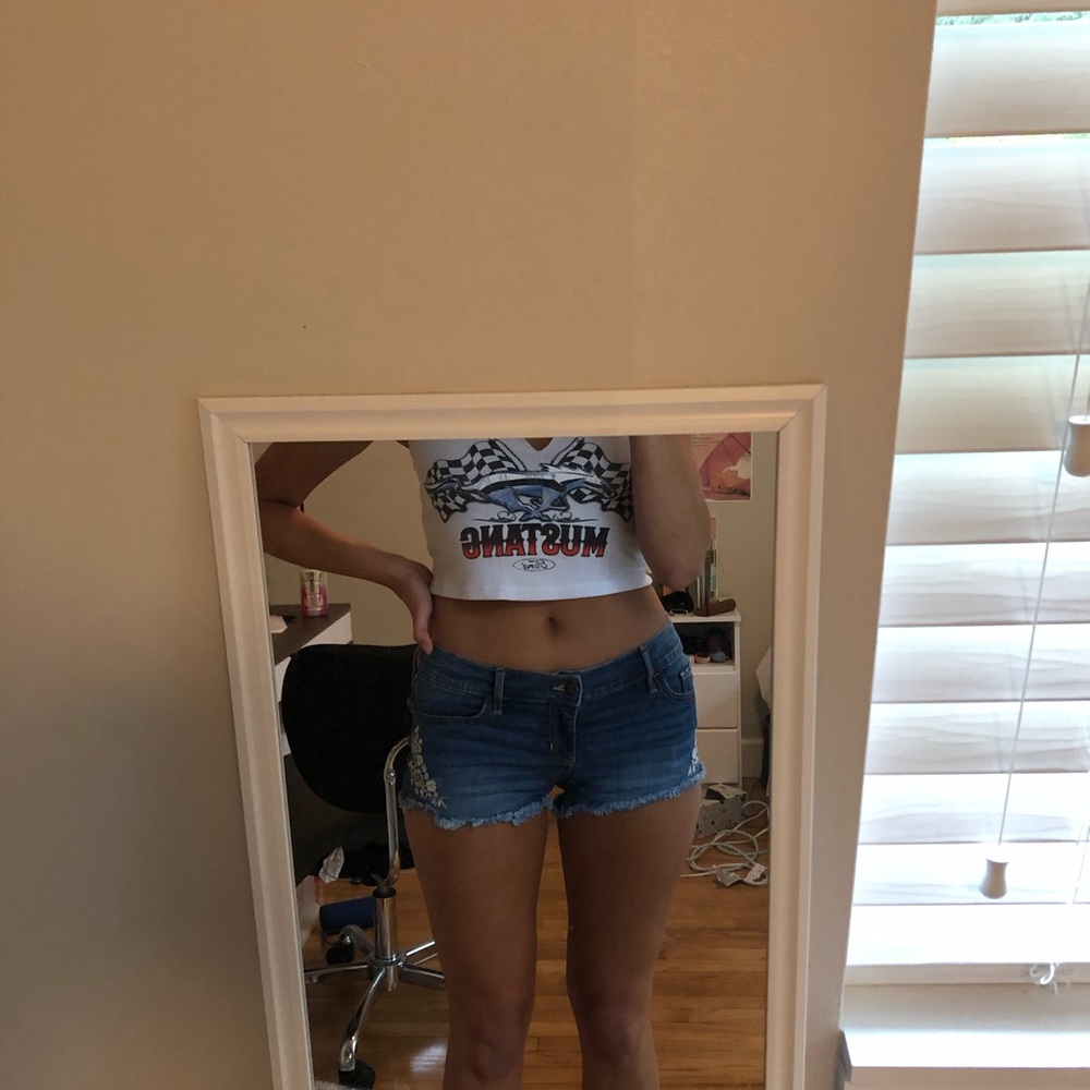 Hollister shorts with floral design size 3 - low rise shorts